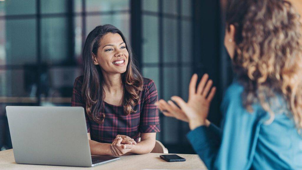 Bezahlung schon für das Vorstellungs-Gespräch: So verzweifelt suchen die Tech-Konzerne nach neuen Talenten